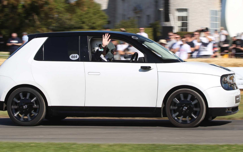 Honda e tackles the Goodwood hillclimb